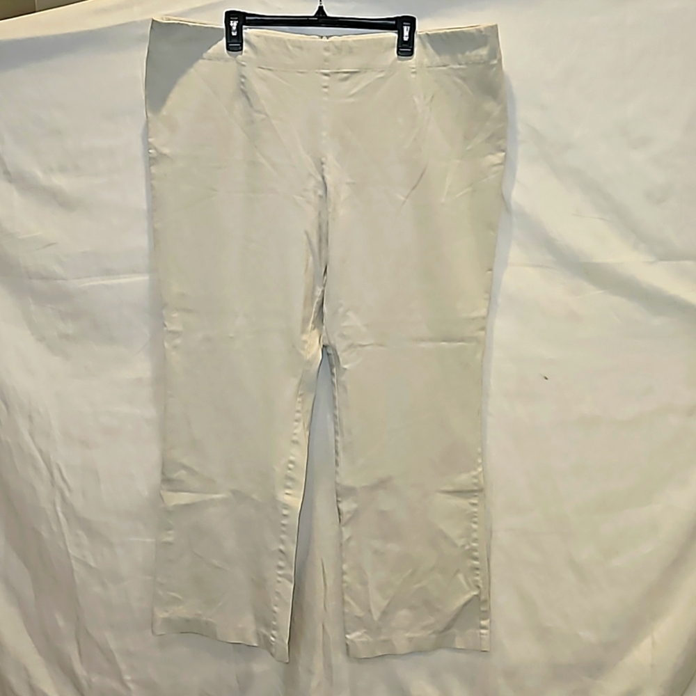Monroe & Main stretchy khaki pants